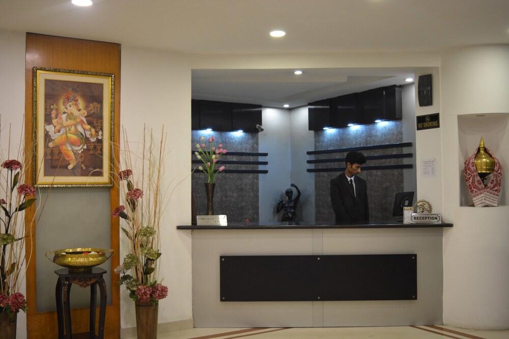 Hotel Prag Continental Γουβαχάτι Εξωτερικό φωτογραφία