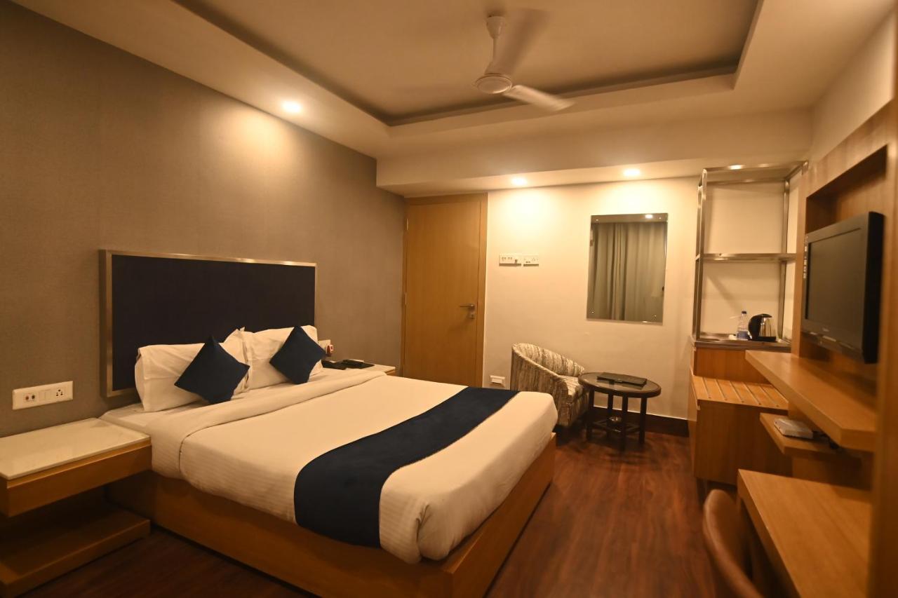 Hotel Prag Continental Γουβαχάτι Εξωτερικό φωτογραφία