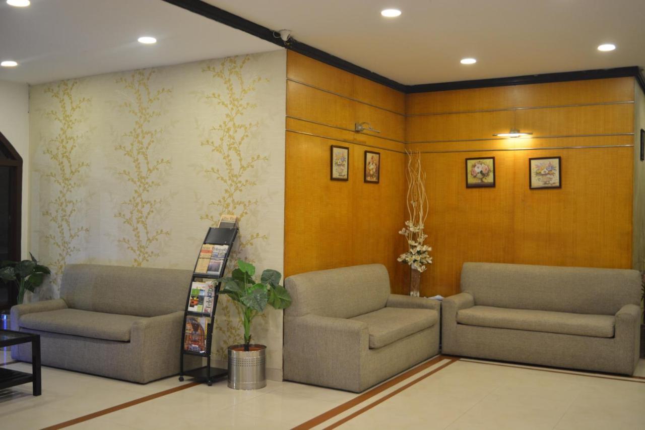 Hotel Prag Continental Γουβαχάτι Εξωτερικό φωτογραφία